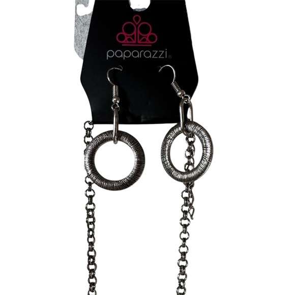 Paparazzi Modern Day Madonna Necklace and Earrings - Picture 4 of 6
